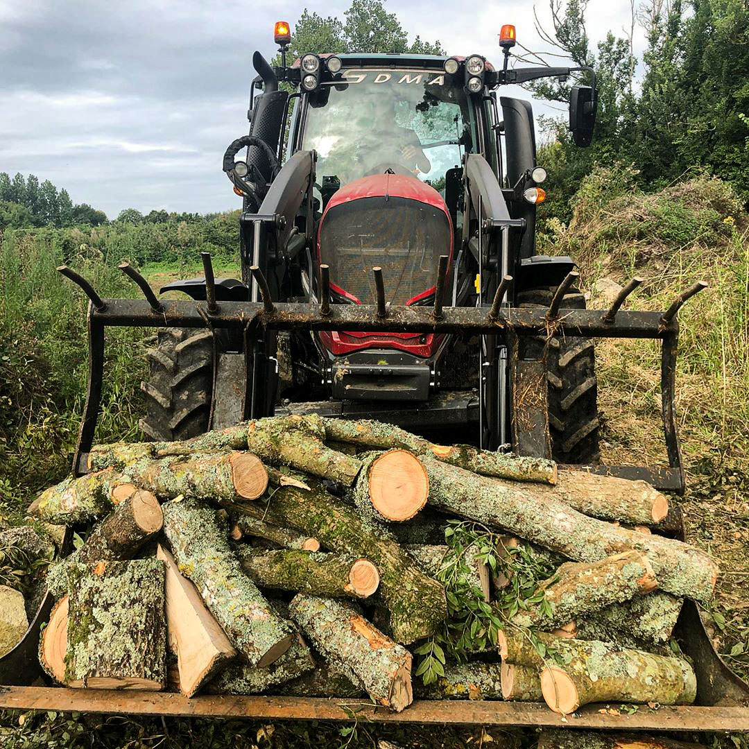 évacuation de rémanents par tracteur